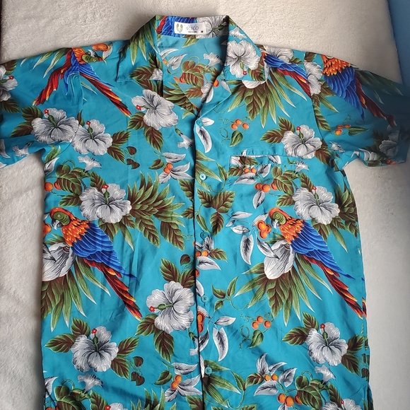 VHO Other - Funky Hawaiian Shirt Parrot Blue